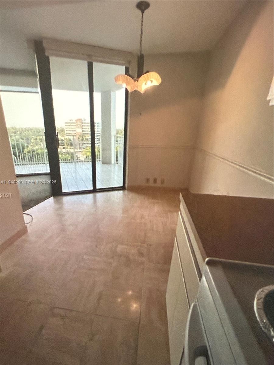 TOWERS OF QUAYSIDE CONDO - Residential