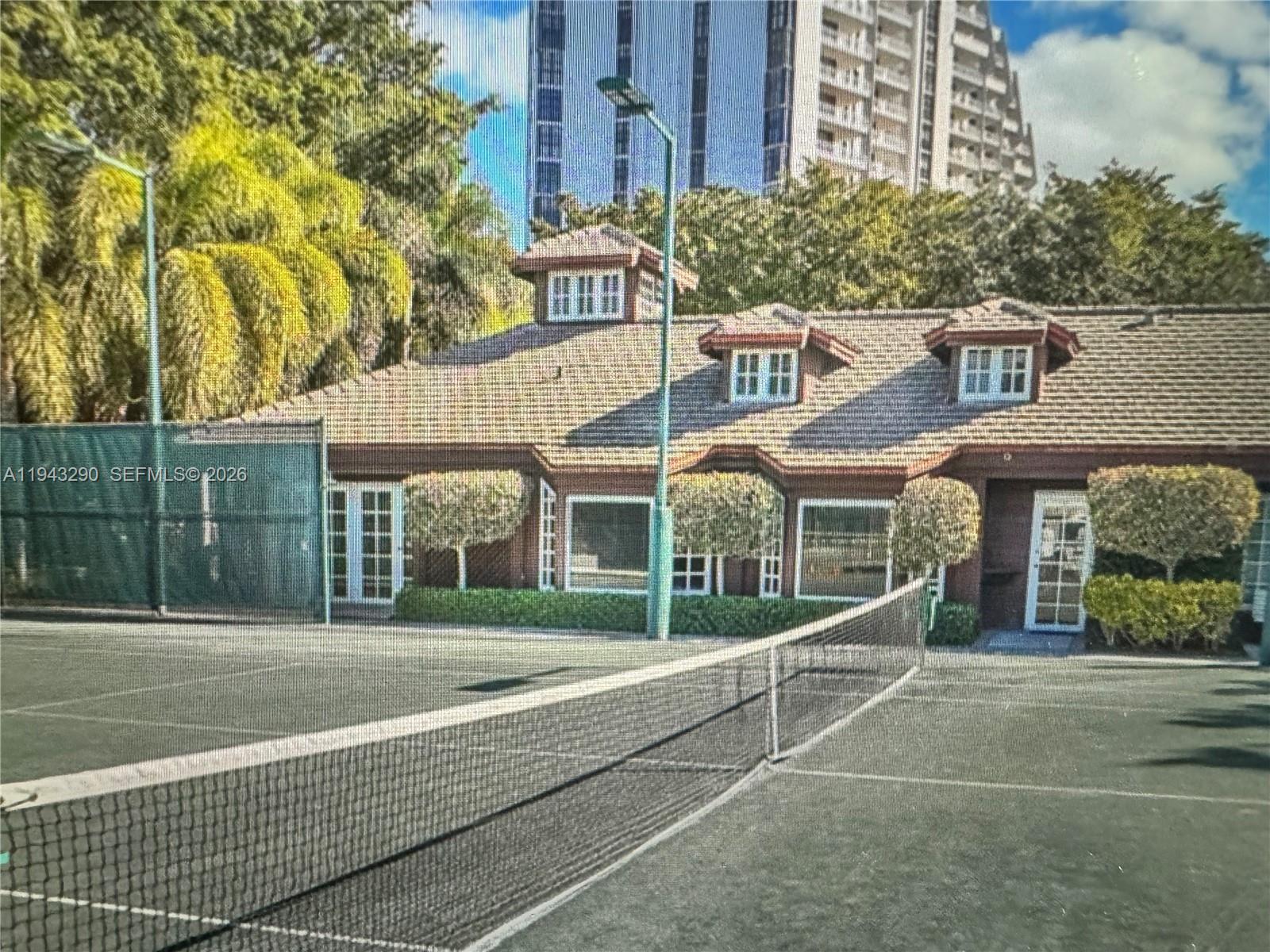 TOWERS OF QUAYSIDE CONDO - Residential