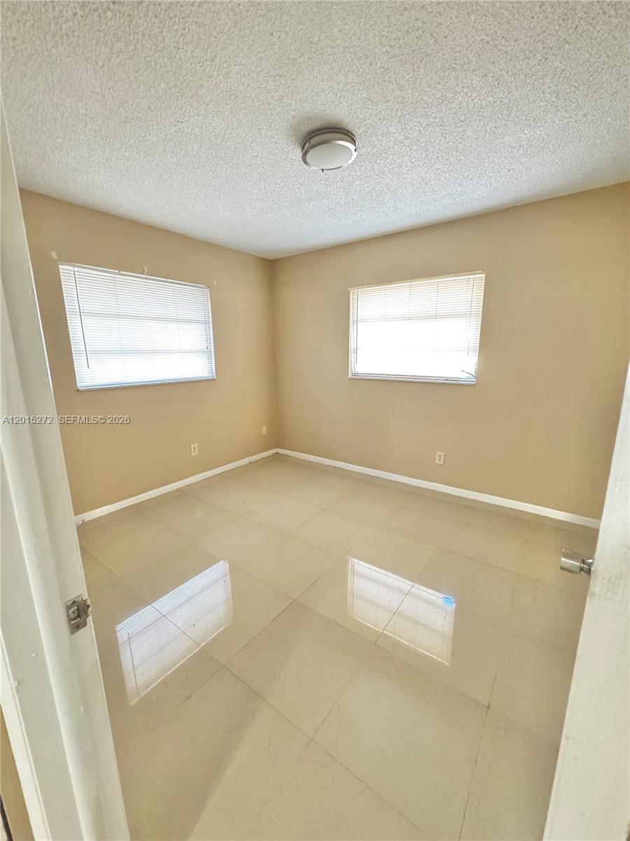ARROWHEAD NO 5 CONDO - Residential Lease