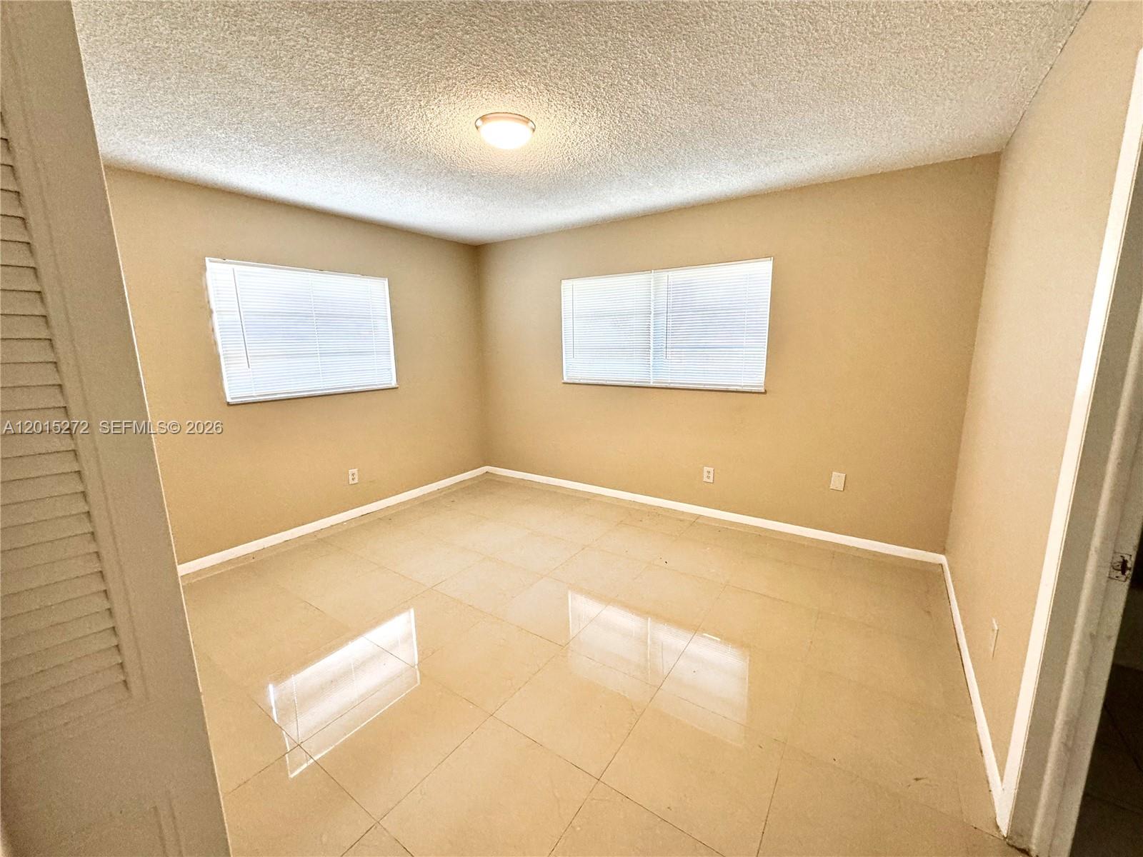 ARROWHEAD NO 5 CONDO - Residential Lease