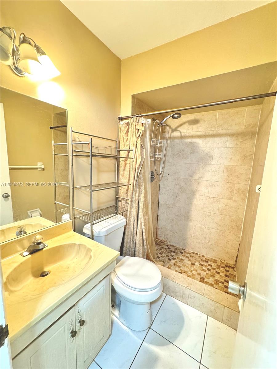 ARROWHEAD NO 5 CONDO - Residential Lease