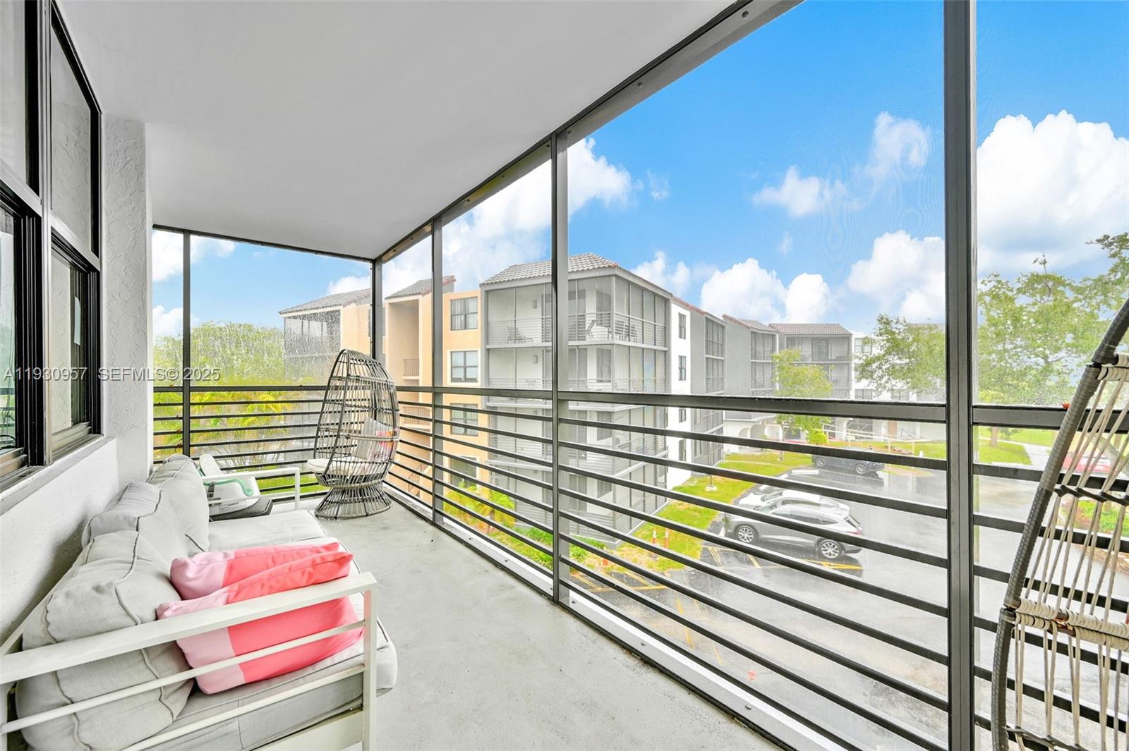 EMERALD HILLS C C APTS CO - Residential