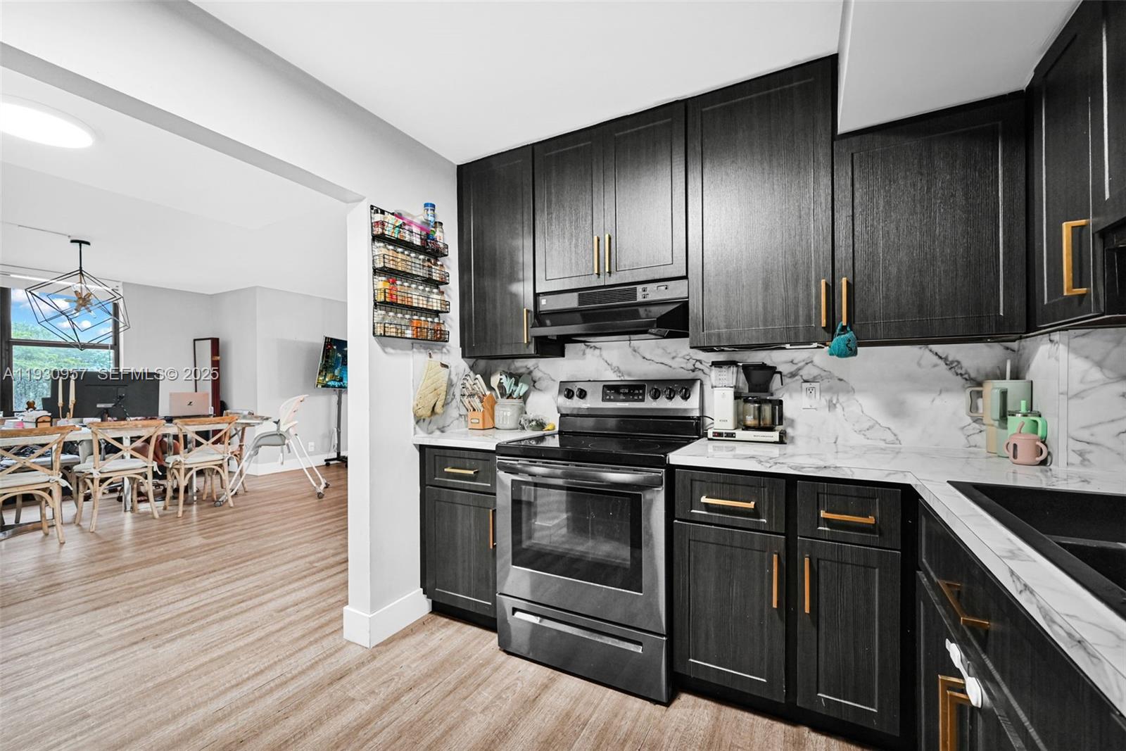 EMERALD HILLS C C APTS CO - Residential