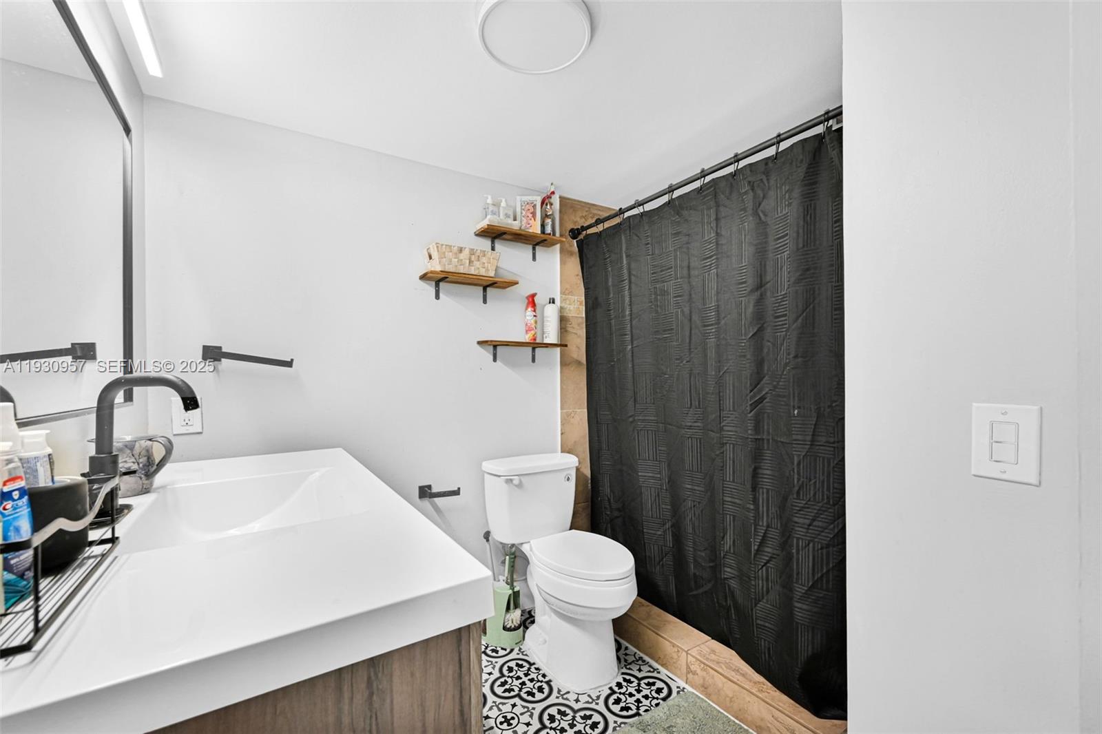 EMERALD HILLS C C APTS CO - Residential