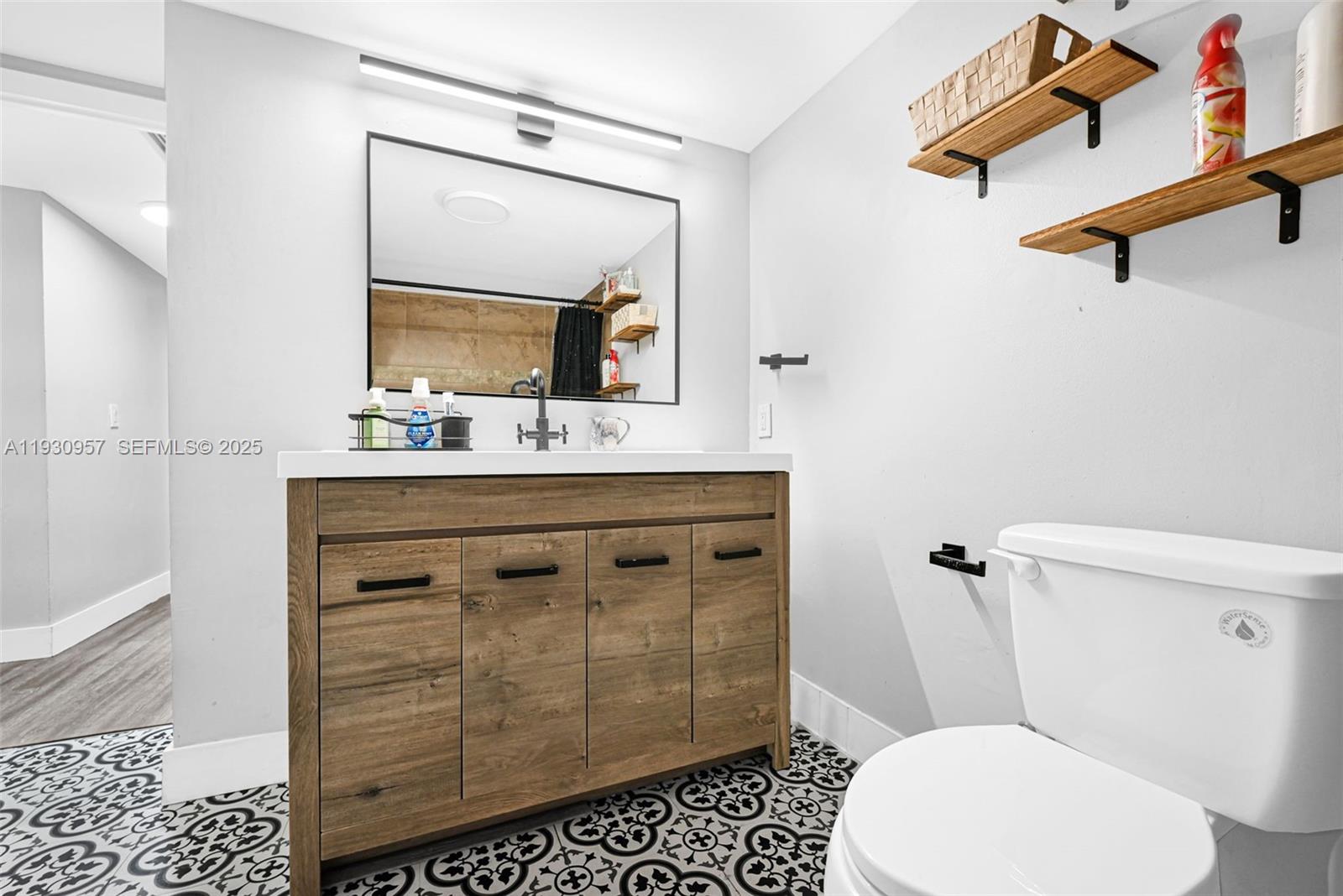 EMERALD HILLS C C APTS CO - Residential