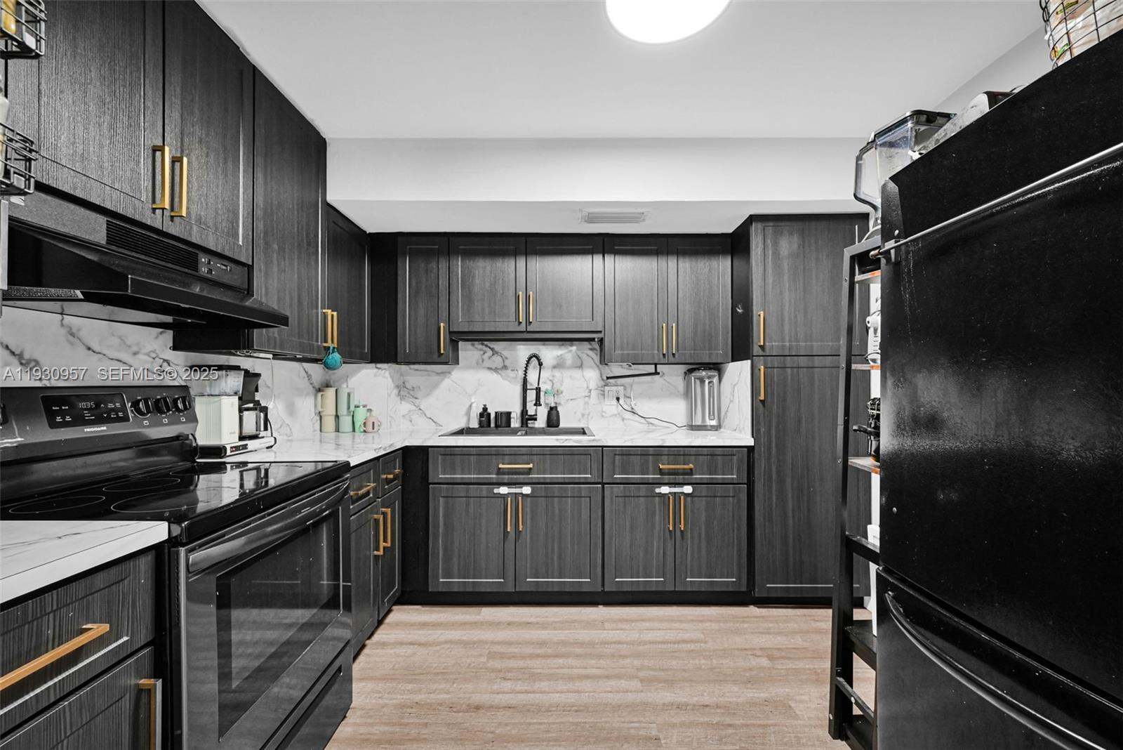 EMERALD HILLS C C APTS CO - Residential