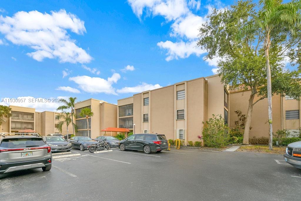 EMERALD HILLS C C APTS CO - Residential