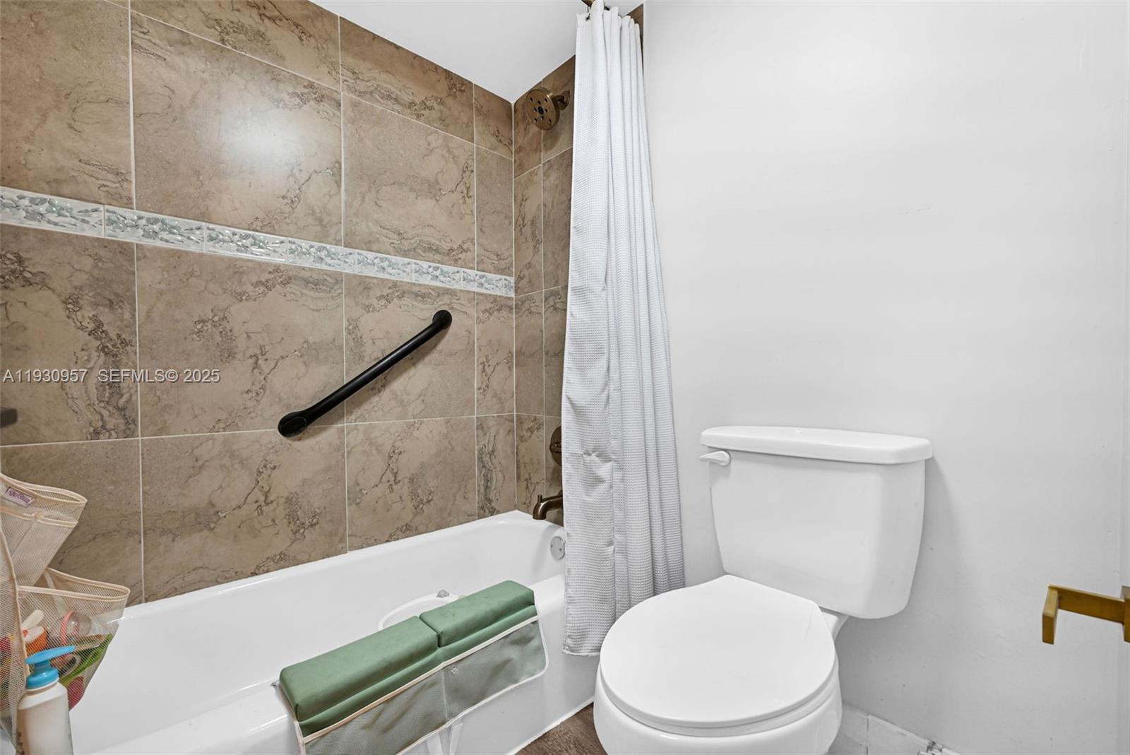 EMERALD HILLS C C APTS CO - Residential