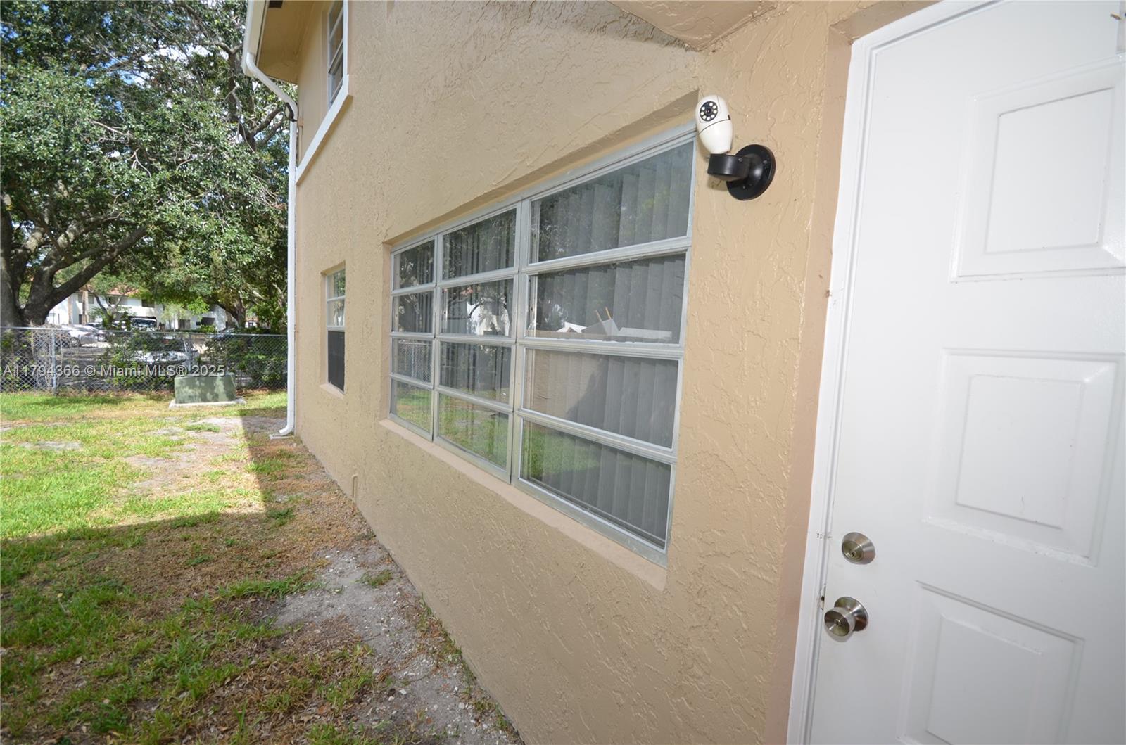 1004 Twin Lakes Dr 1004