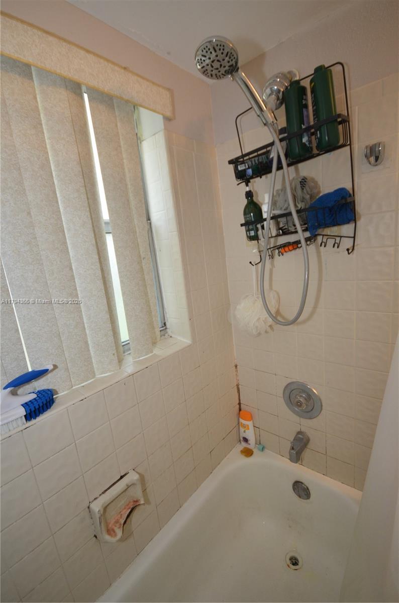 LAKEWOOD VILLAGE - Residential