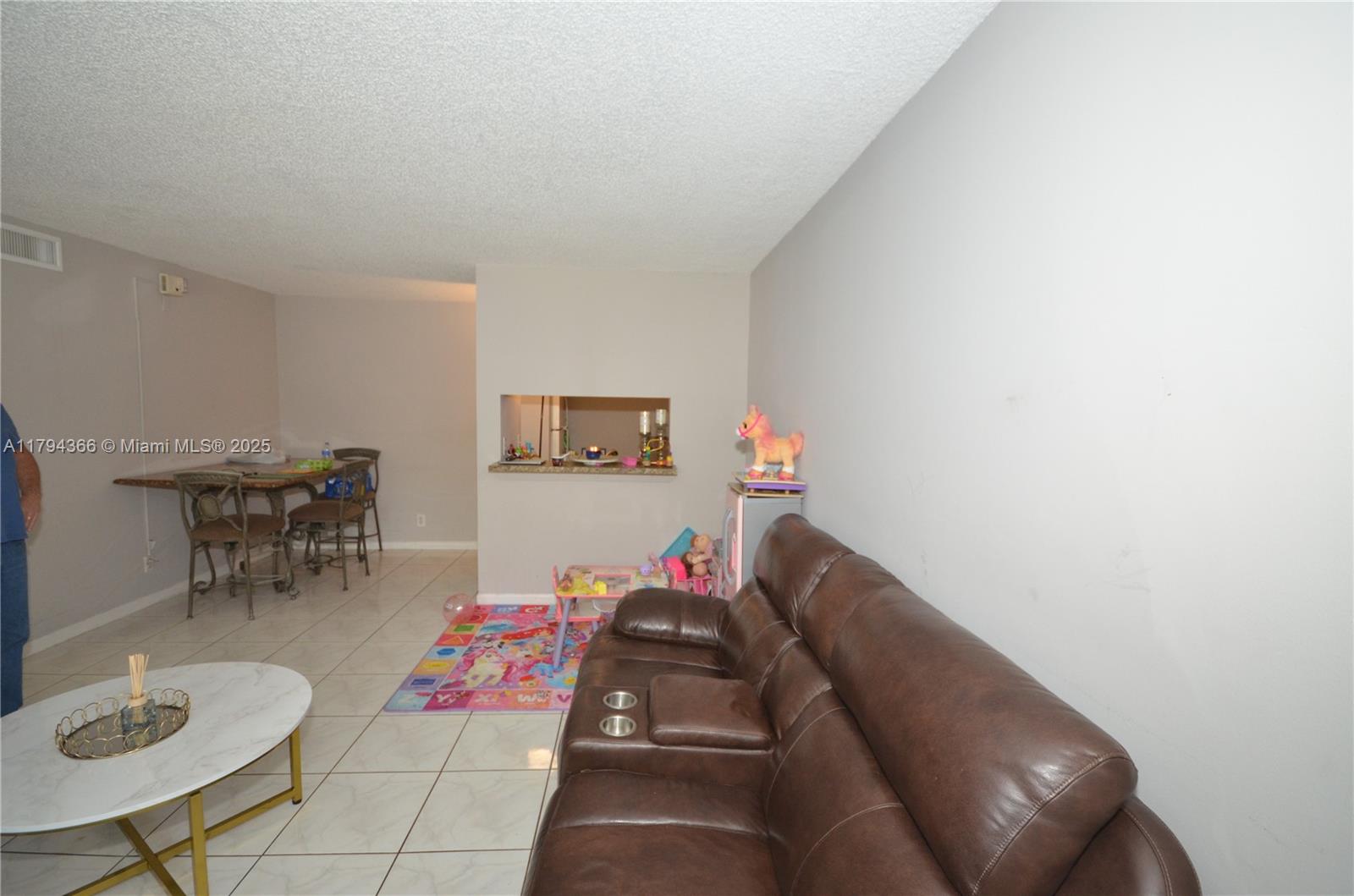 1004 Twin Lakes Dr 1004