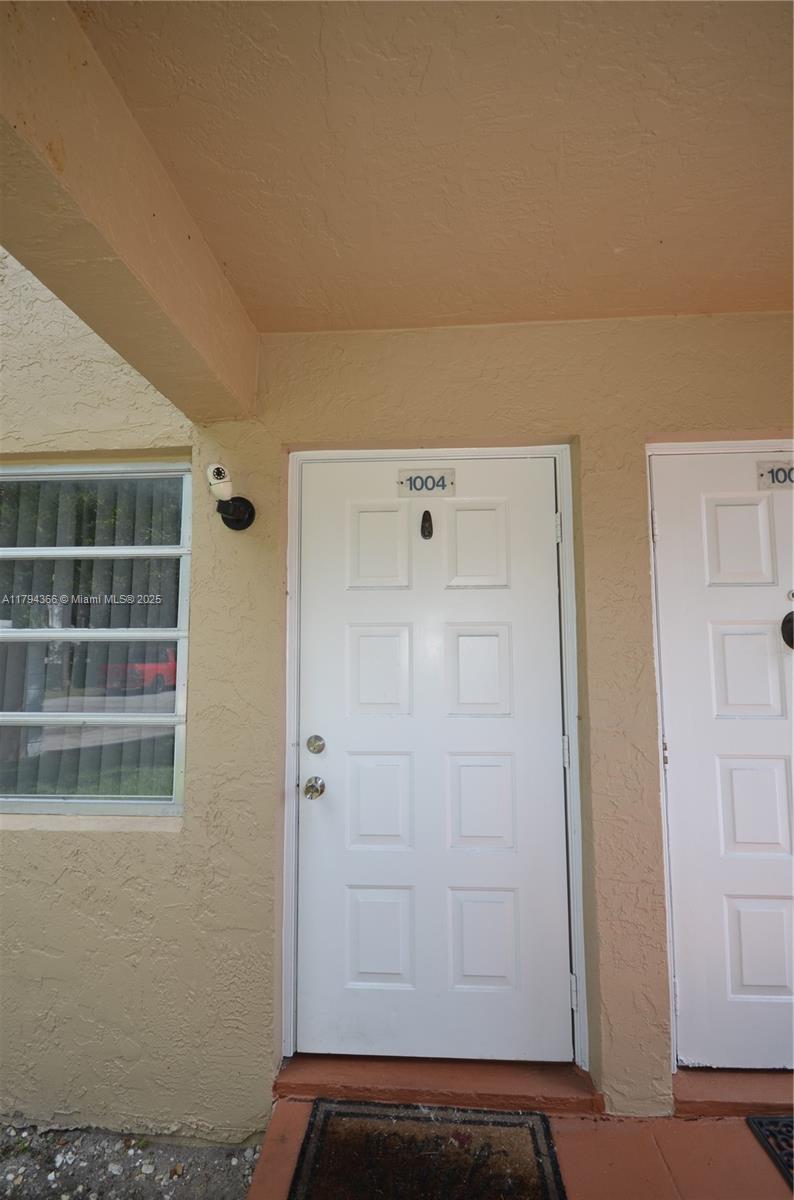 1004 Twin Lakes Dr 1004