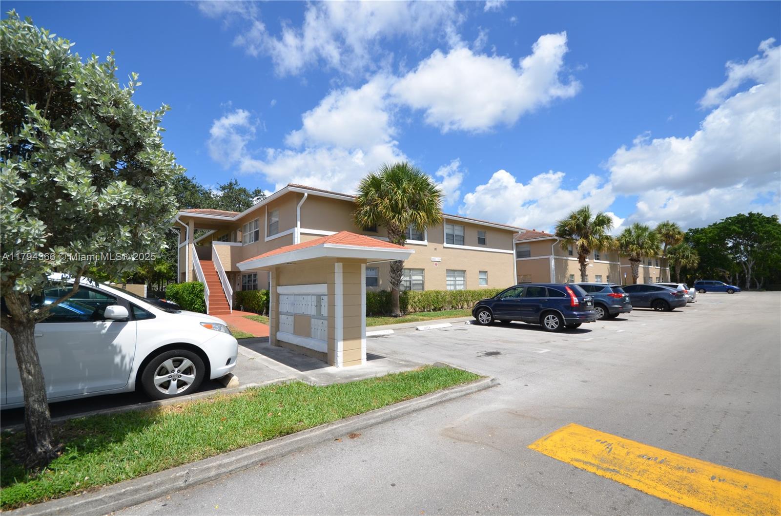 LAKEWOOD VILLAGE - Residential