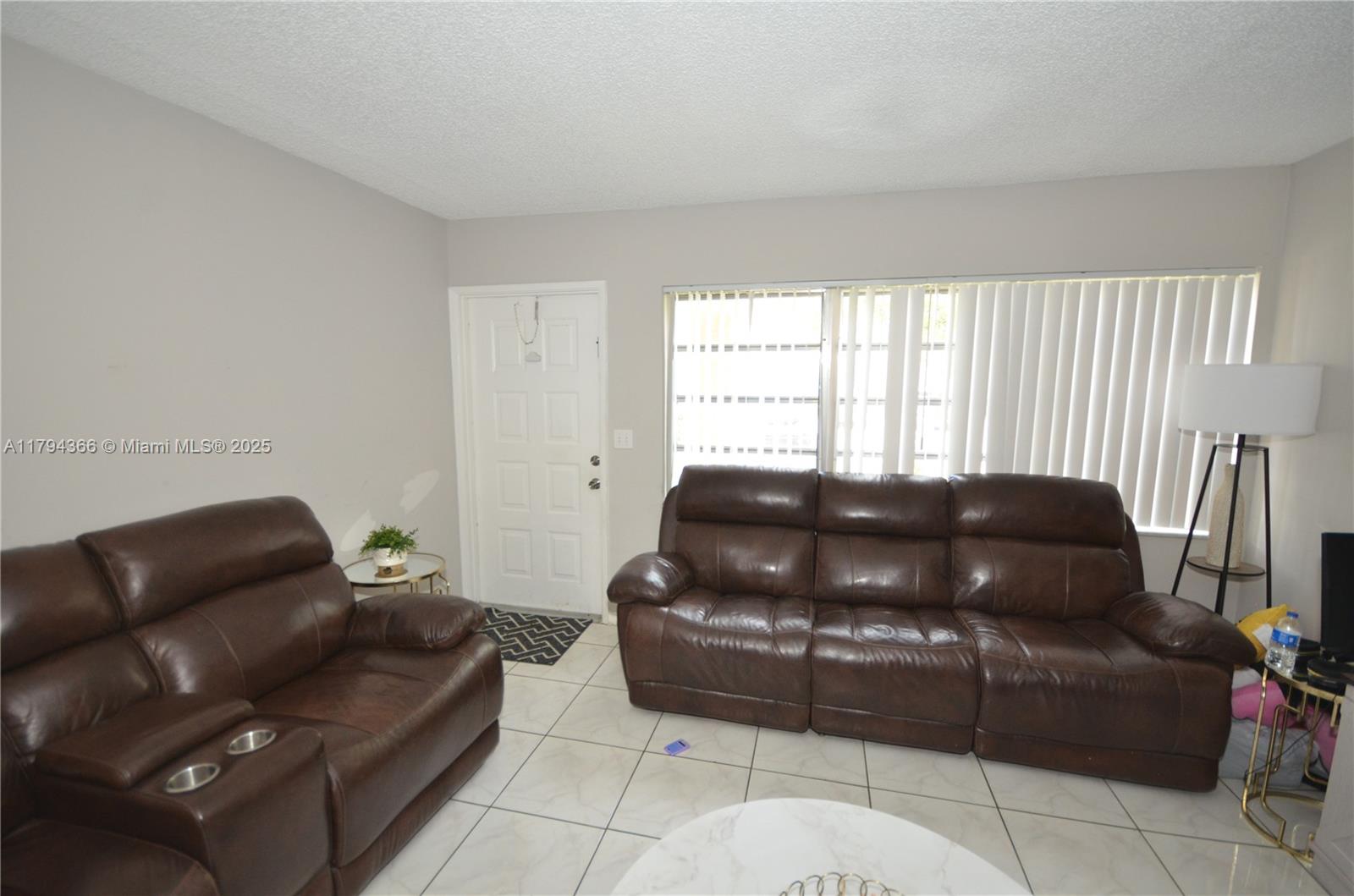 1004 Twin Lakes Dr 1004
