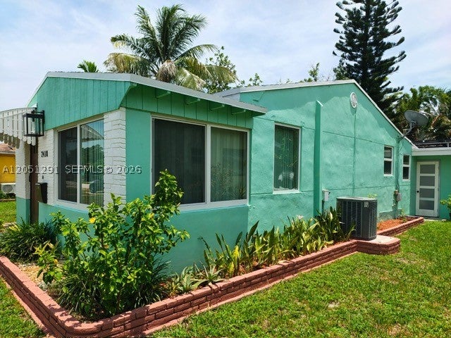 2418 Scott St, Hollywood FL 33020