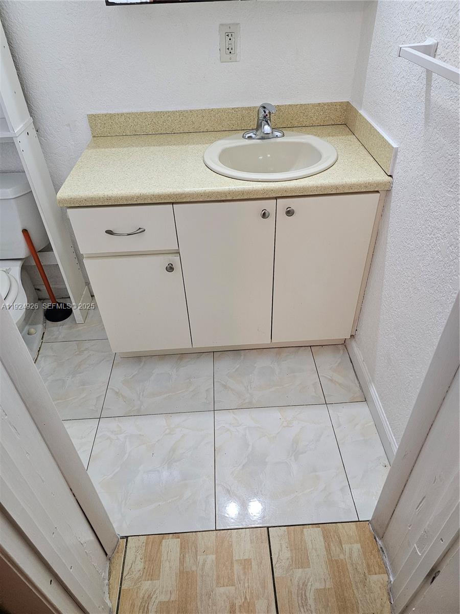 OVERBROOK SHORES NO-2 - Residential Lease