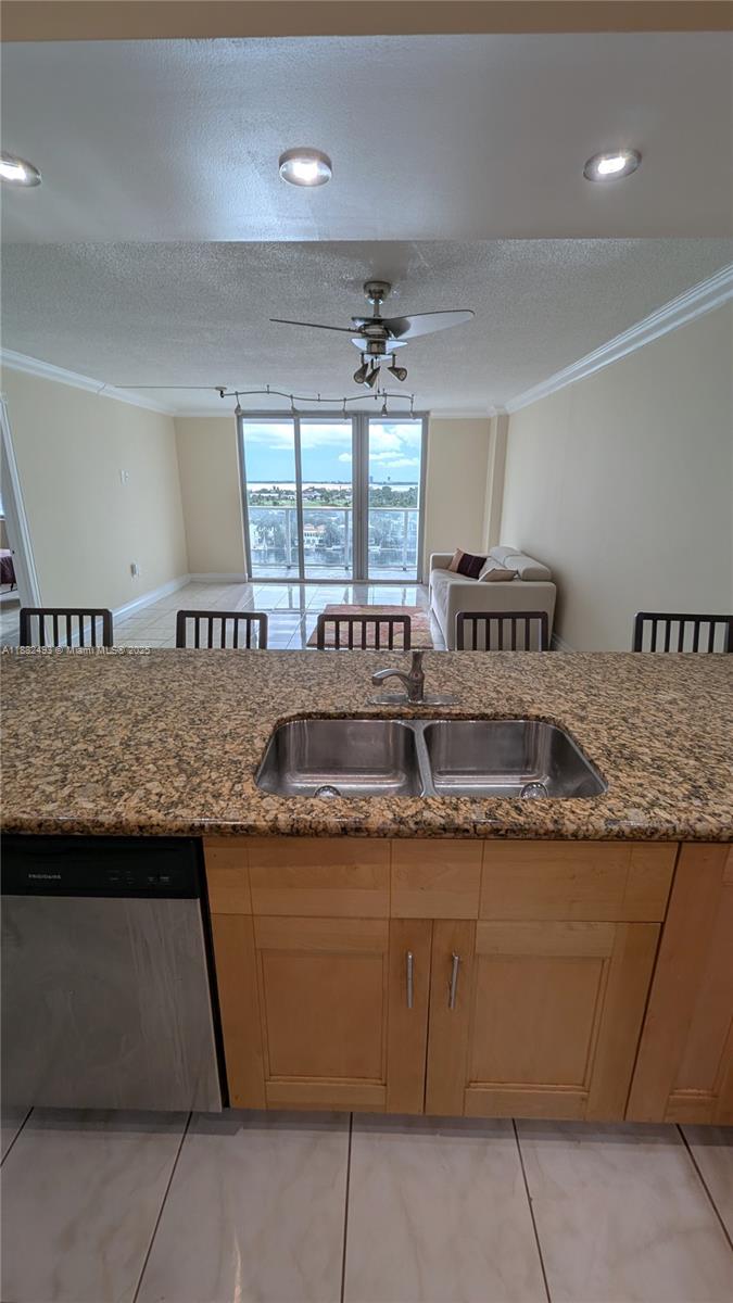 ARLEN BEACH CONDO - Residential