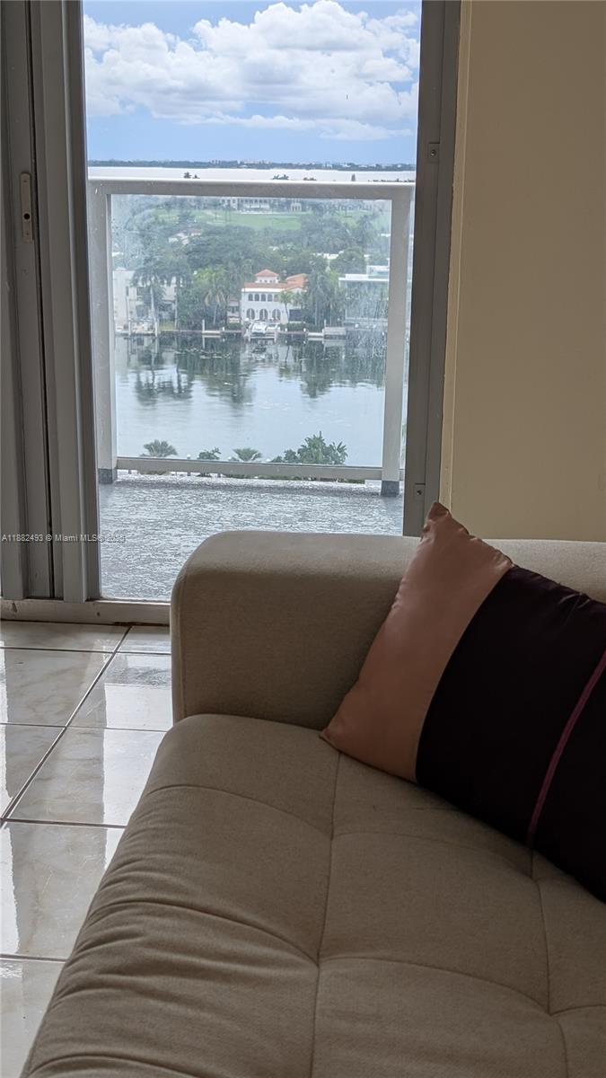 ARLEN BEACH CONDO - Residential