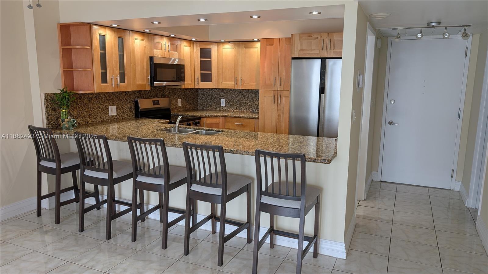 ARLEN BEACH CONDO - Residential