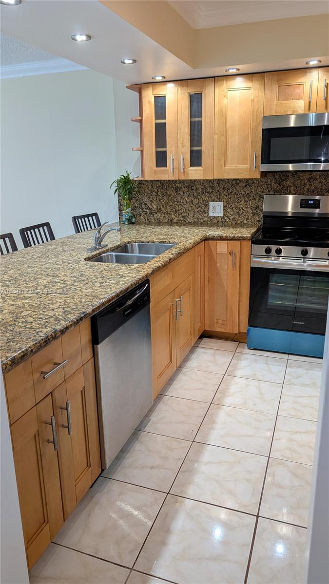 ARLEN BEACH CONDO - Residential