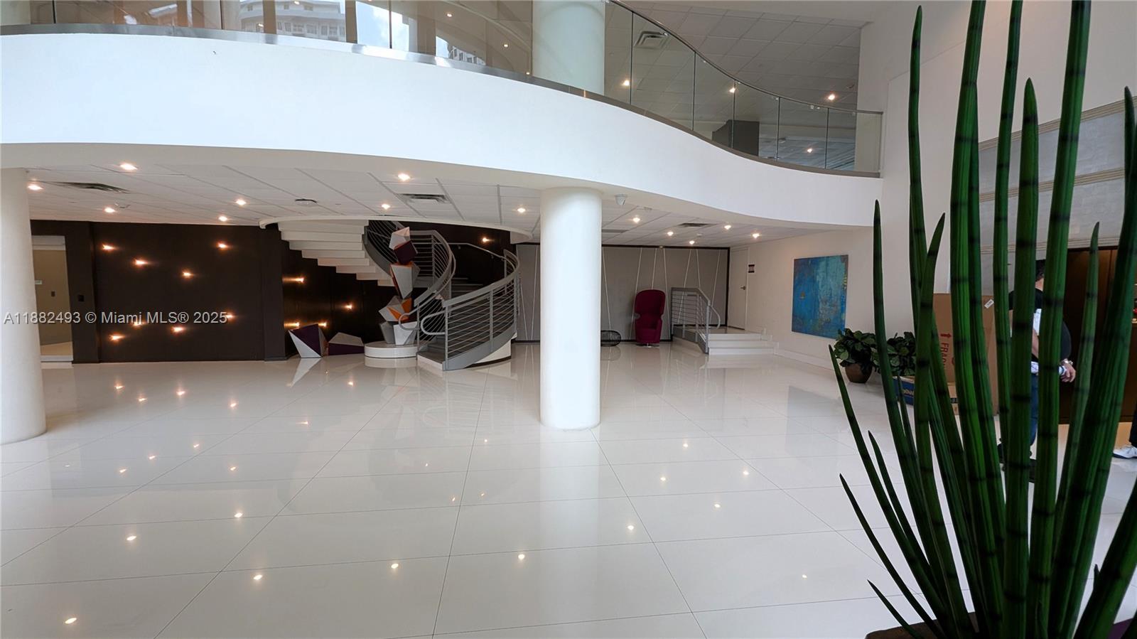 ARLEN BEACH CONDO - Residential