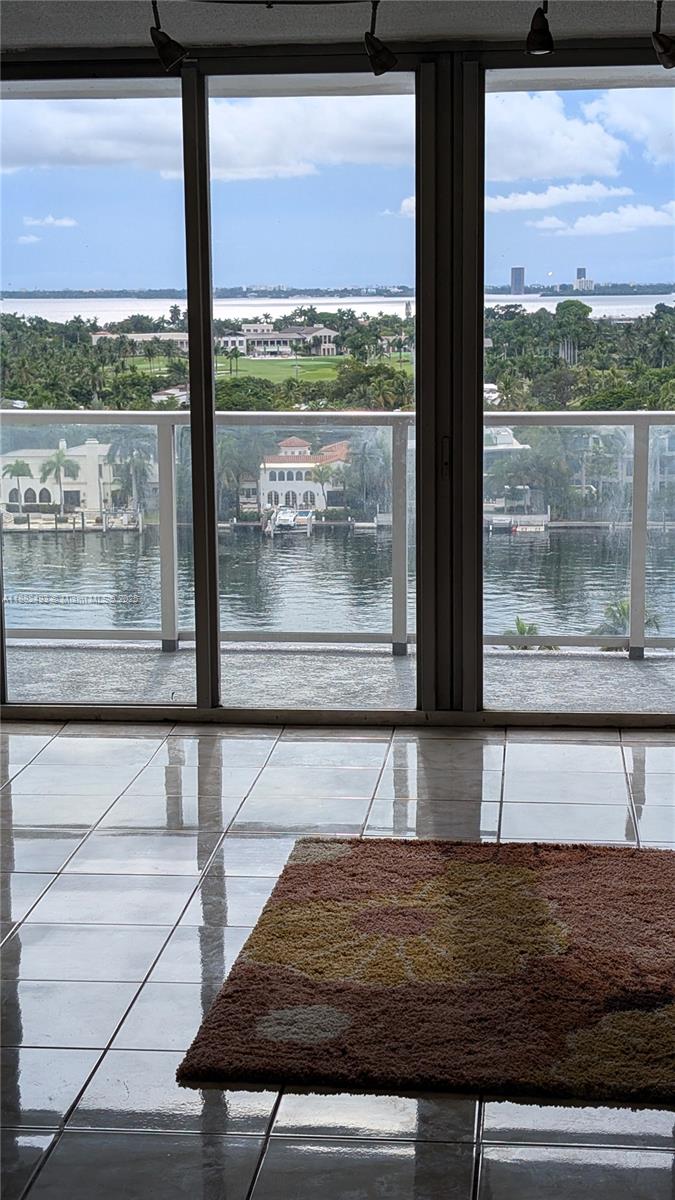 ARLEN BEACH CONDO - Residential