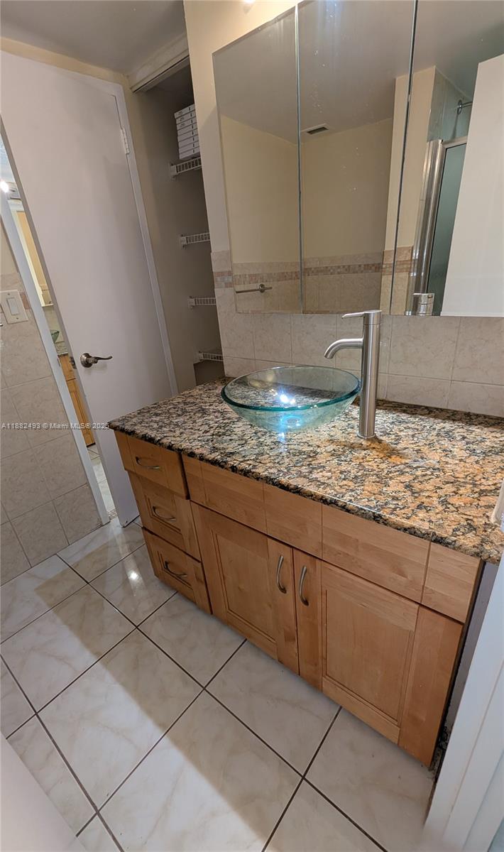 ARLEN BEACH CONDO - Residential