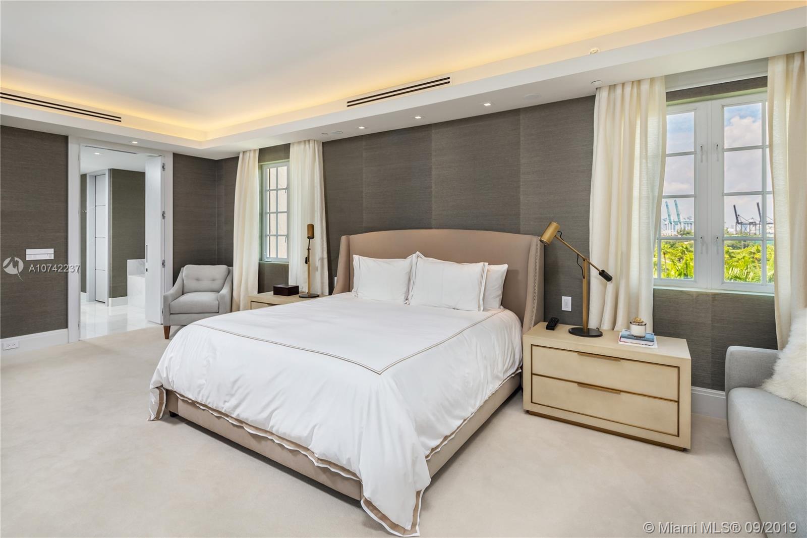 OCEANSIDE FISHER ISL COND - Residential