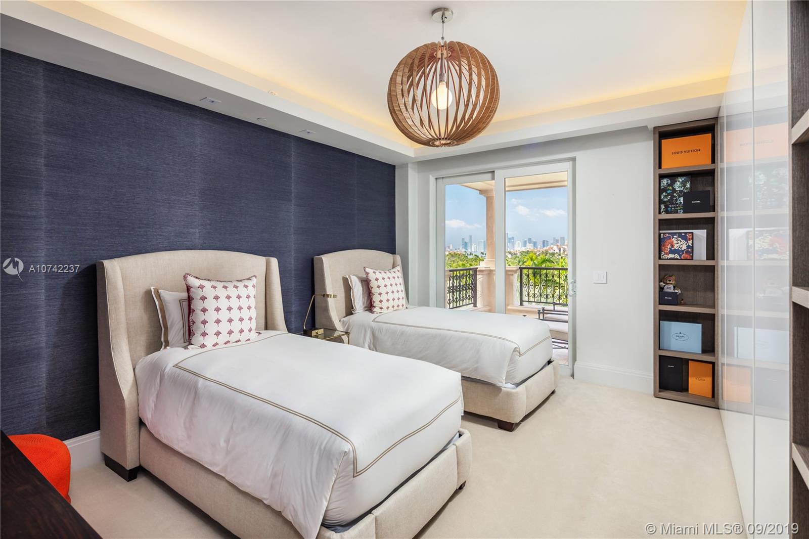 OCEANSIDE FISHER ISL COND - Residential