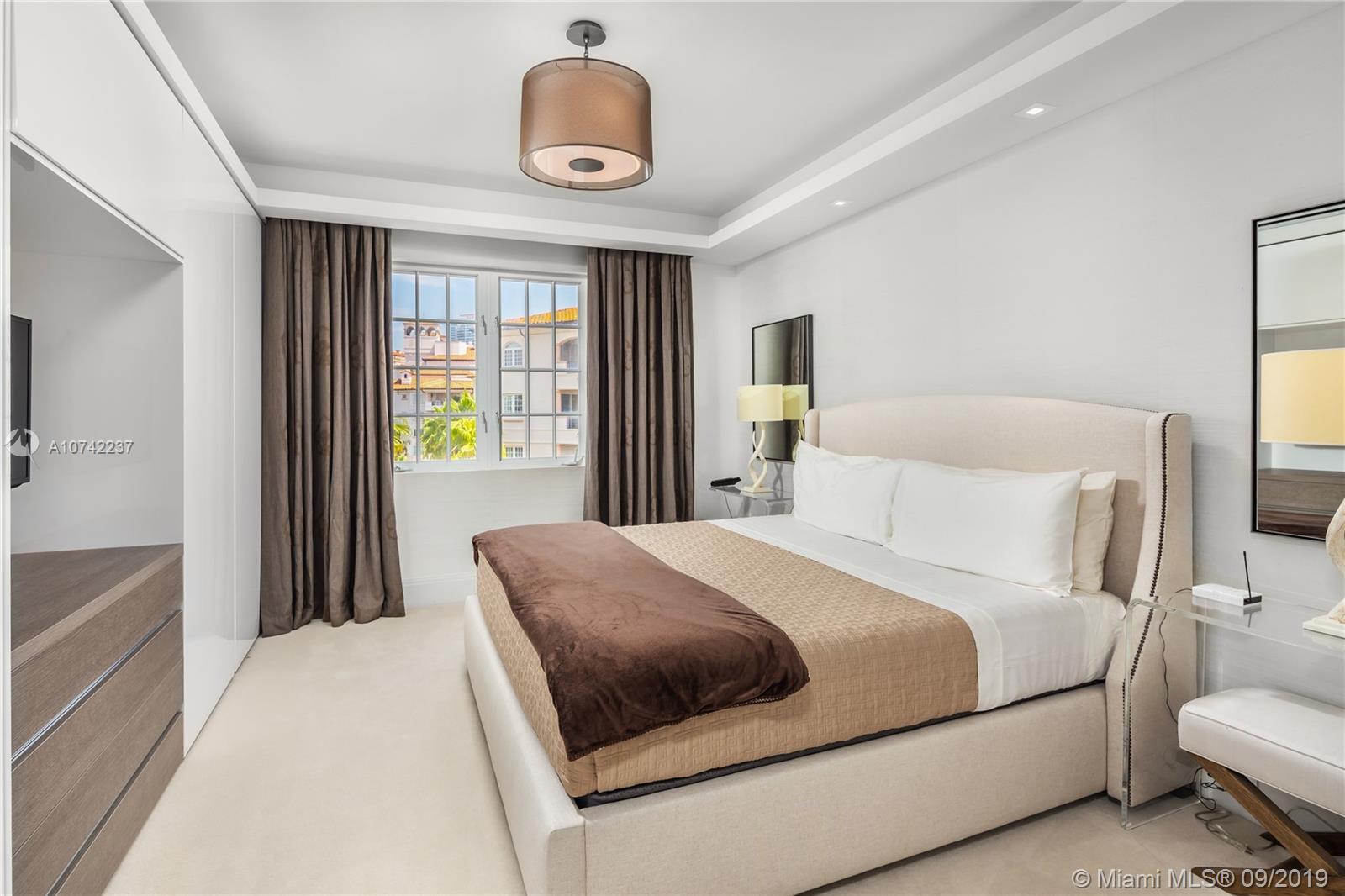 OCEANSIDE FISHER ISL COND - Residential