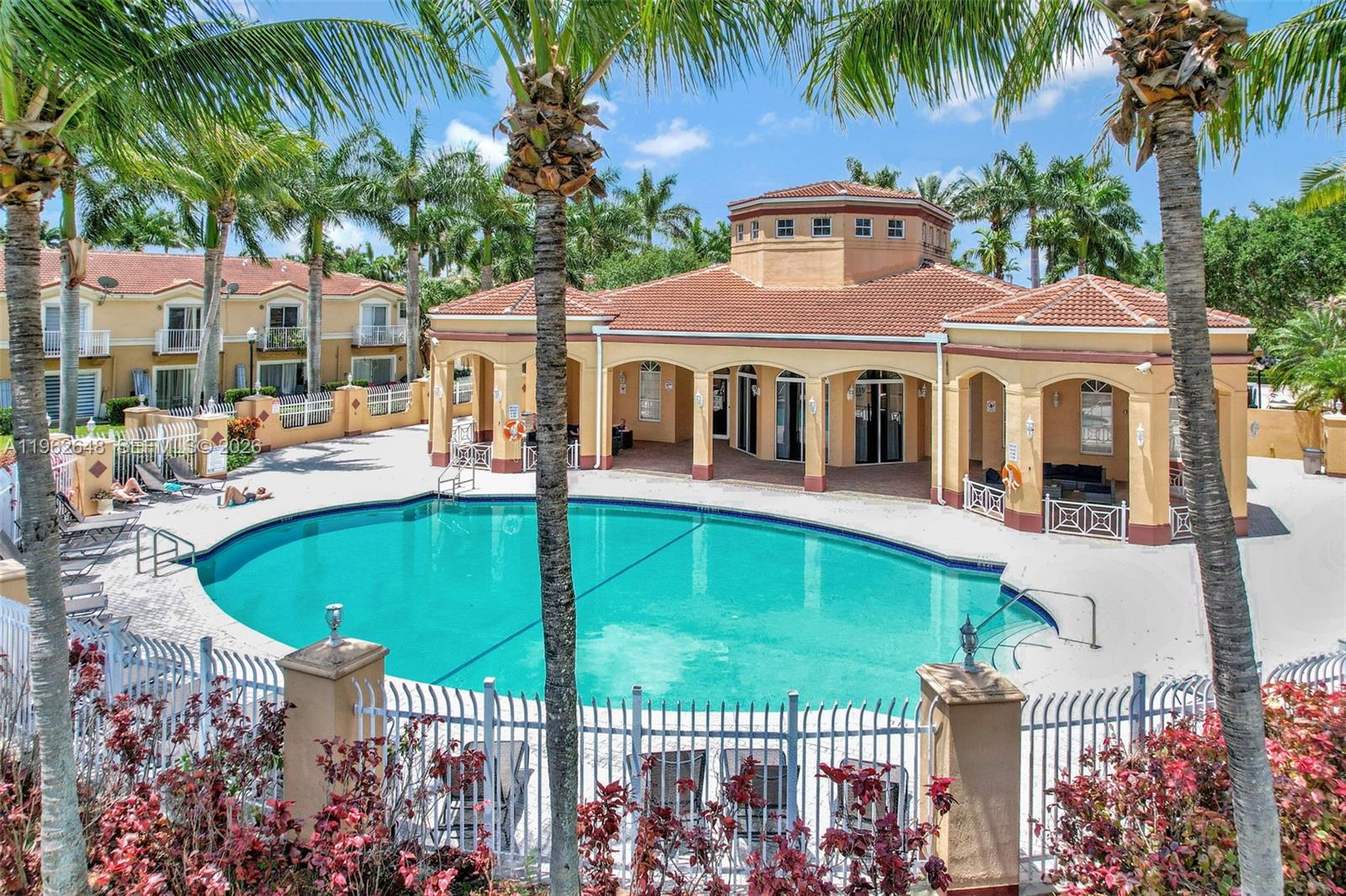 MELROSE POINT CONDO - Residential