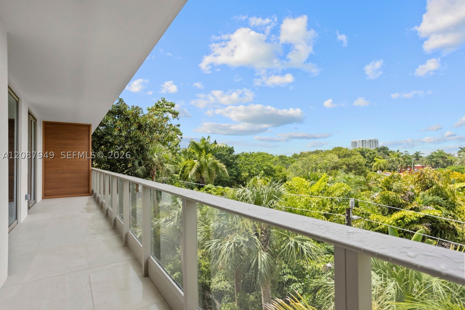 2200 Brickell Ave 319