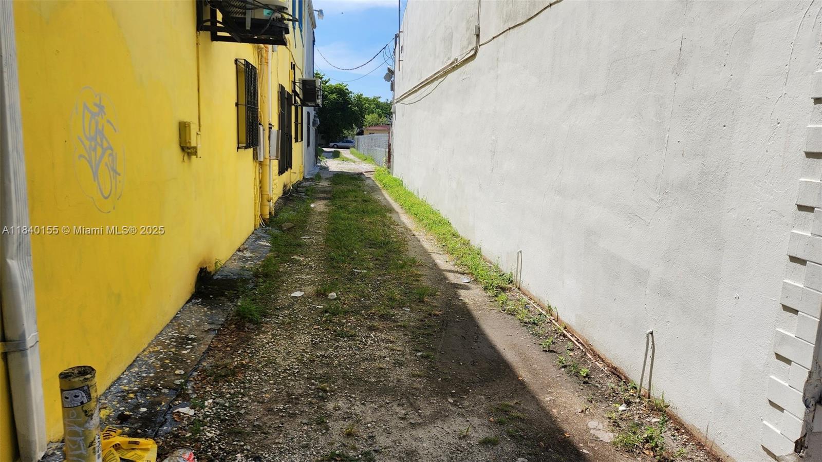 2272 SW 8th St