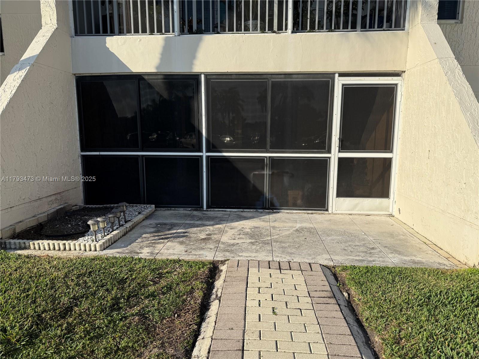 120 Lakeview Dr 114