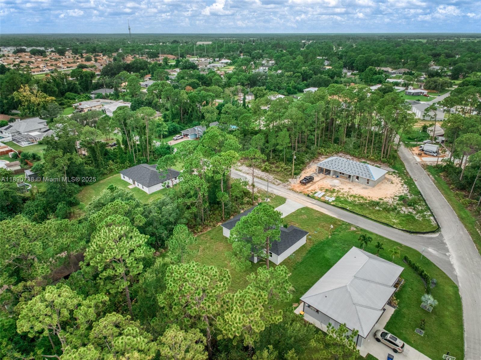 SEBRING COUNTRY ESTATE SEC - Residential