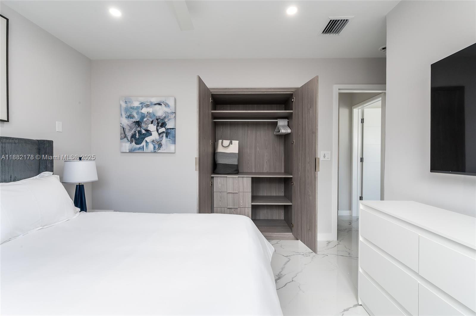 SUNSWEPT ISLE - Residential Lease