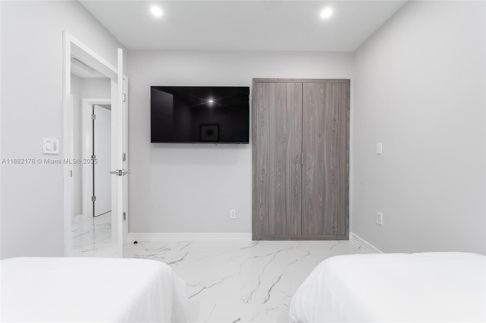 SUNSWEPT ISLE - Residential Lease