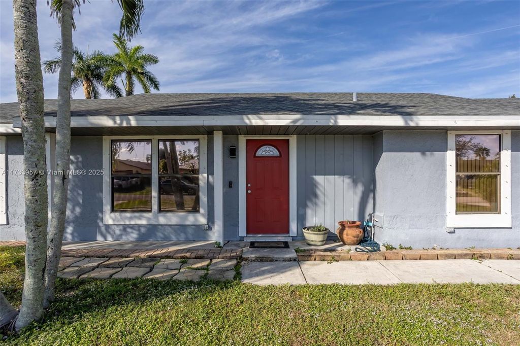Photo of 8457 W Mildred Dr W, Boynton Beach, FL 33472 (MLS # A11733957)