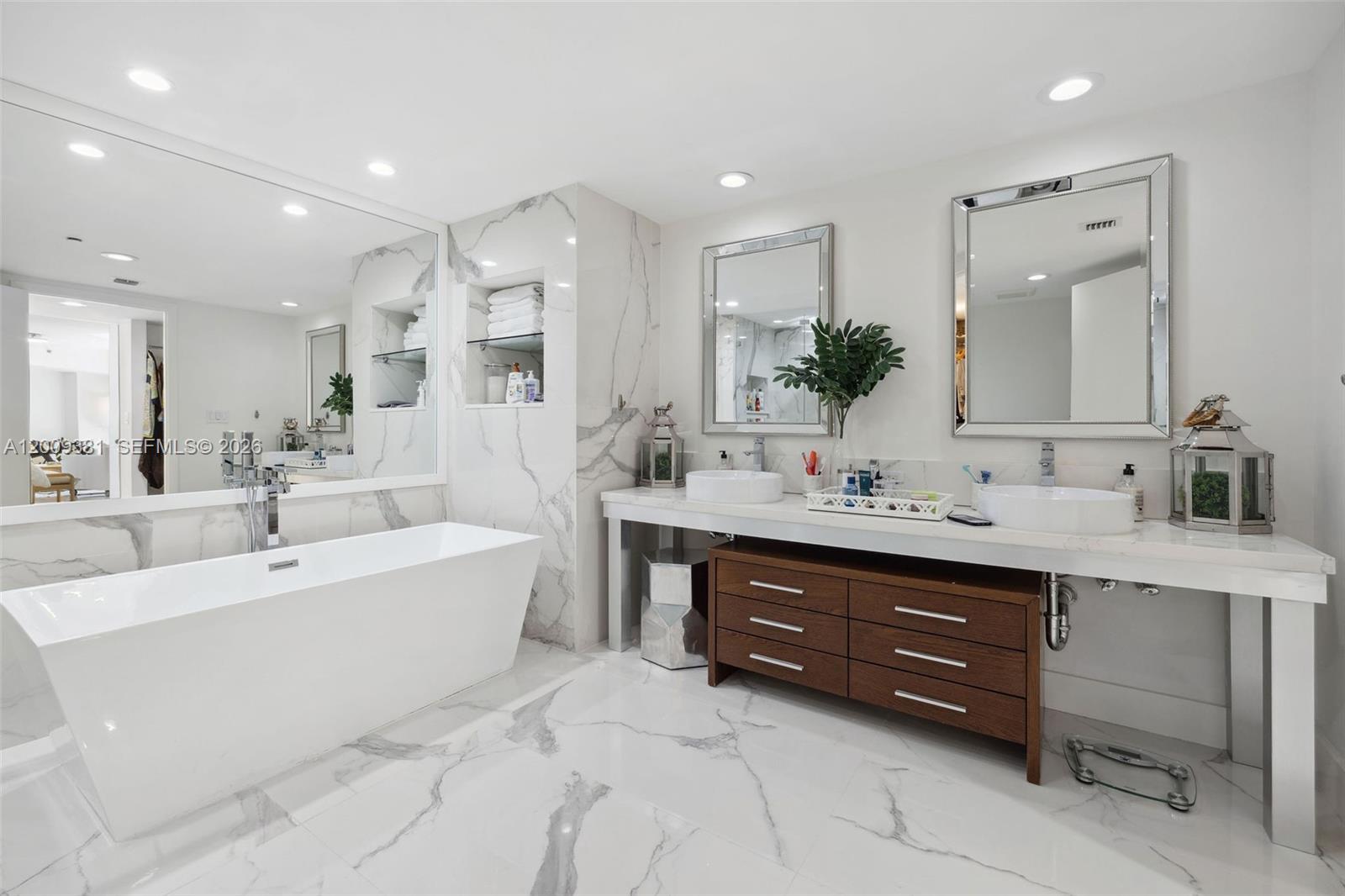 ICONBRICKELL CONDO NO 1 - Residential