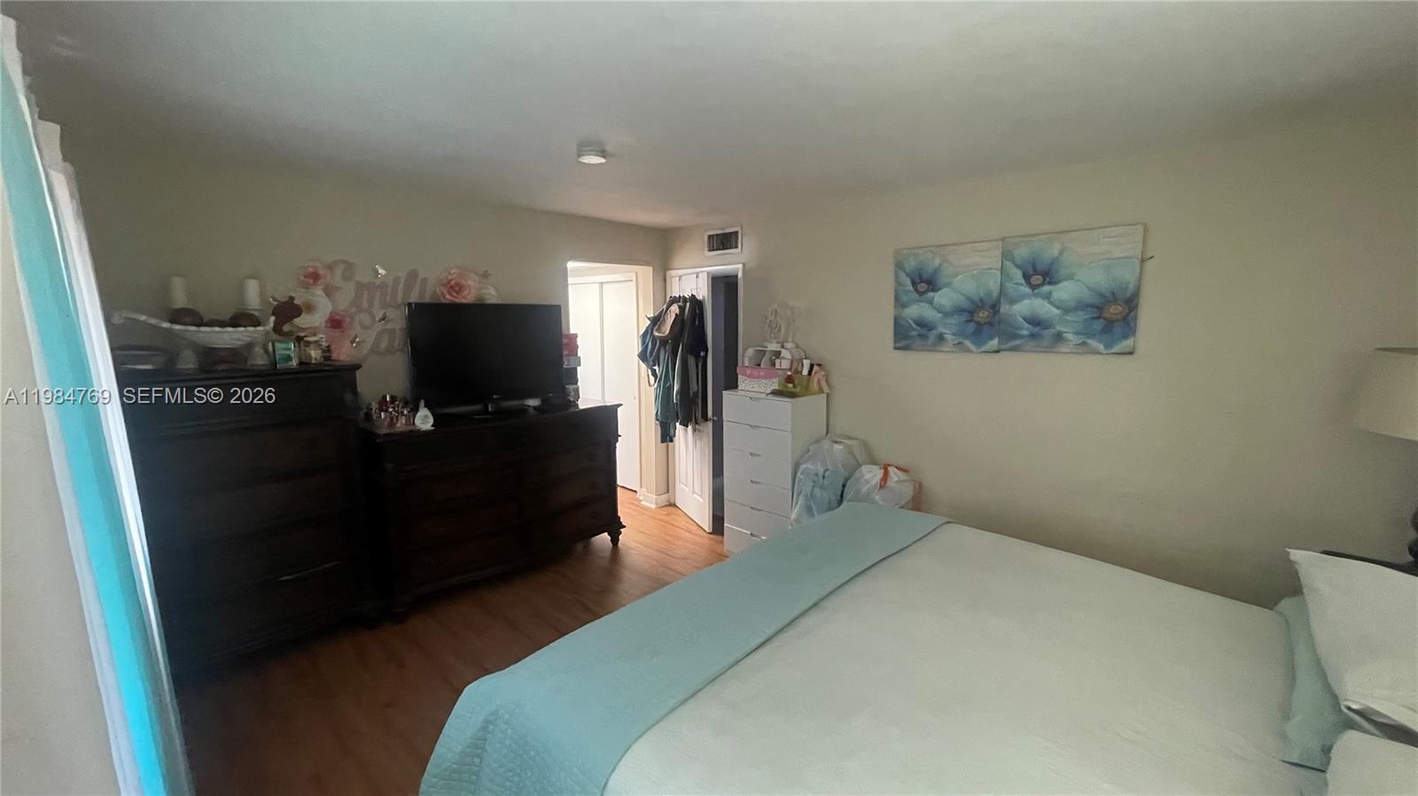 THE WHITE HOUSE CONDO - Residential