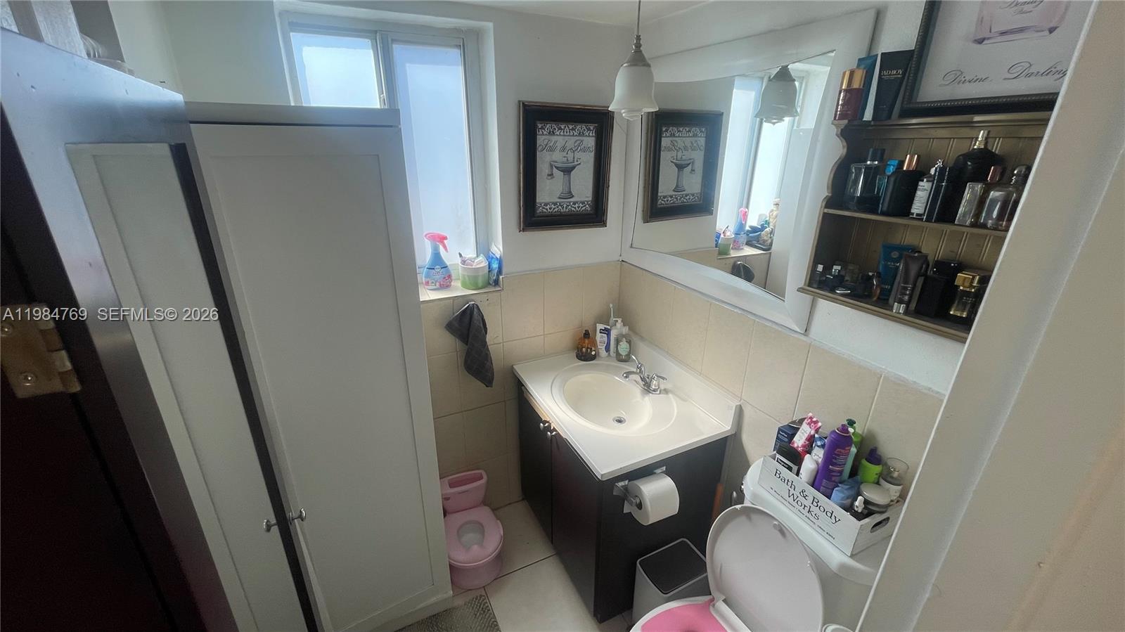 THE WHITE HOUSE CONDO - Residential