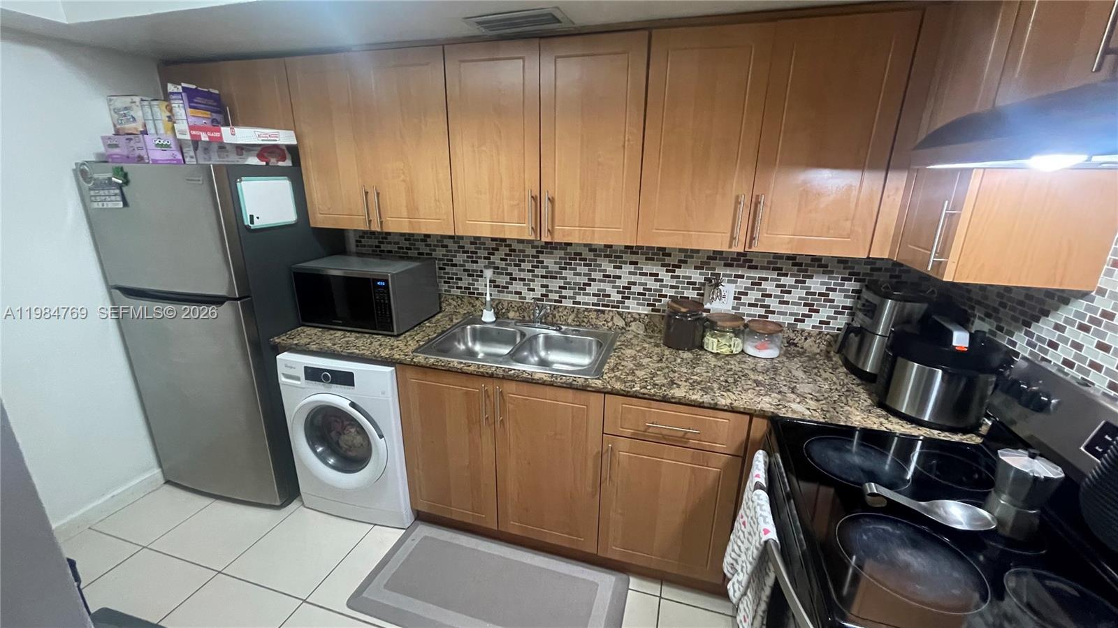 THE WHITE HOUSE CONDO - Residential