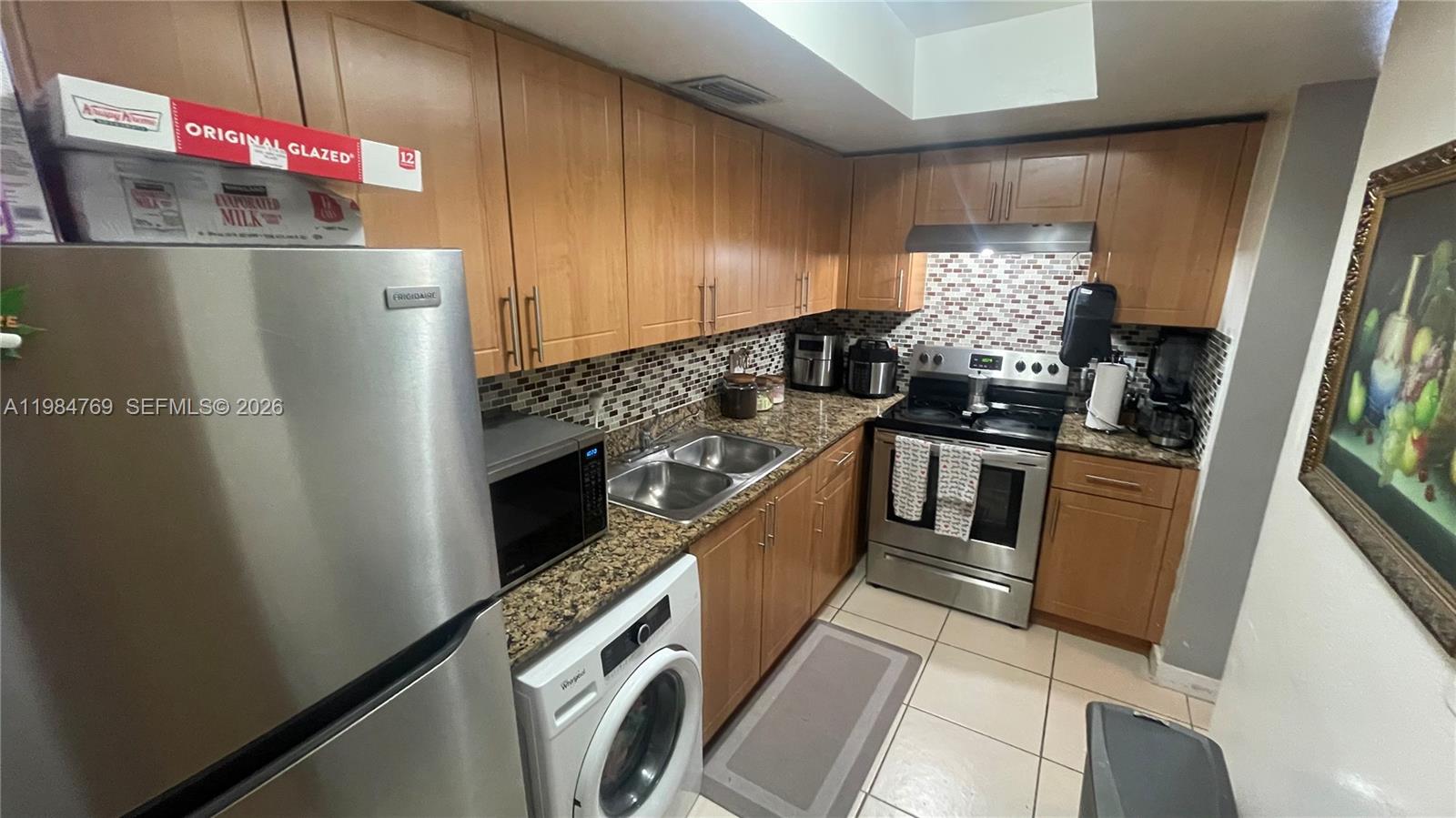 THE WHITE HOUSE CONDO - Residential