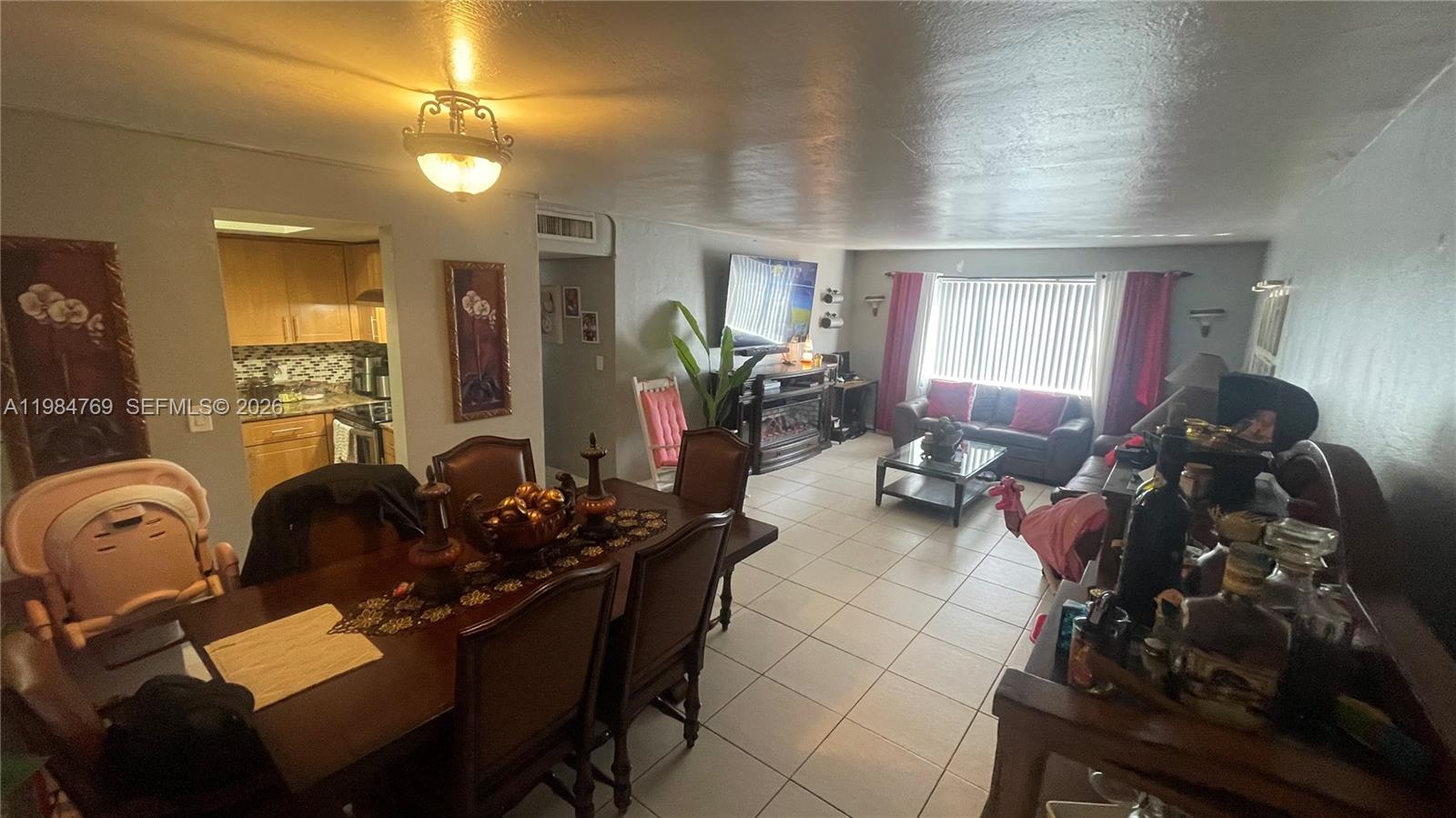 THE WHITE HOUSE CONDO - Residential