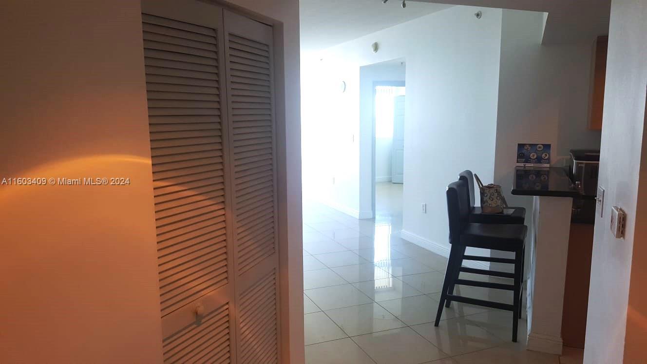 HOLLYWOOD STATION RES CON - Residential Lease