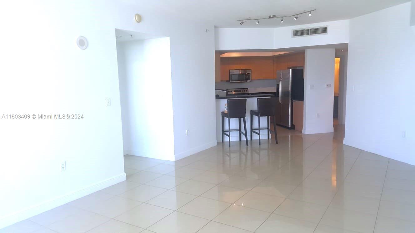 HOLLYWOOD STATION RES CON - Residential Lease