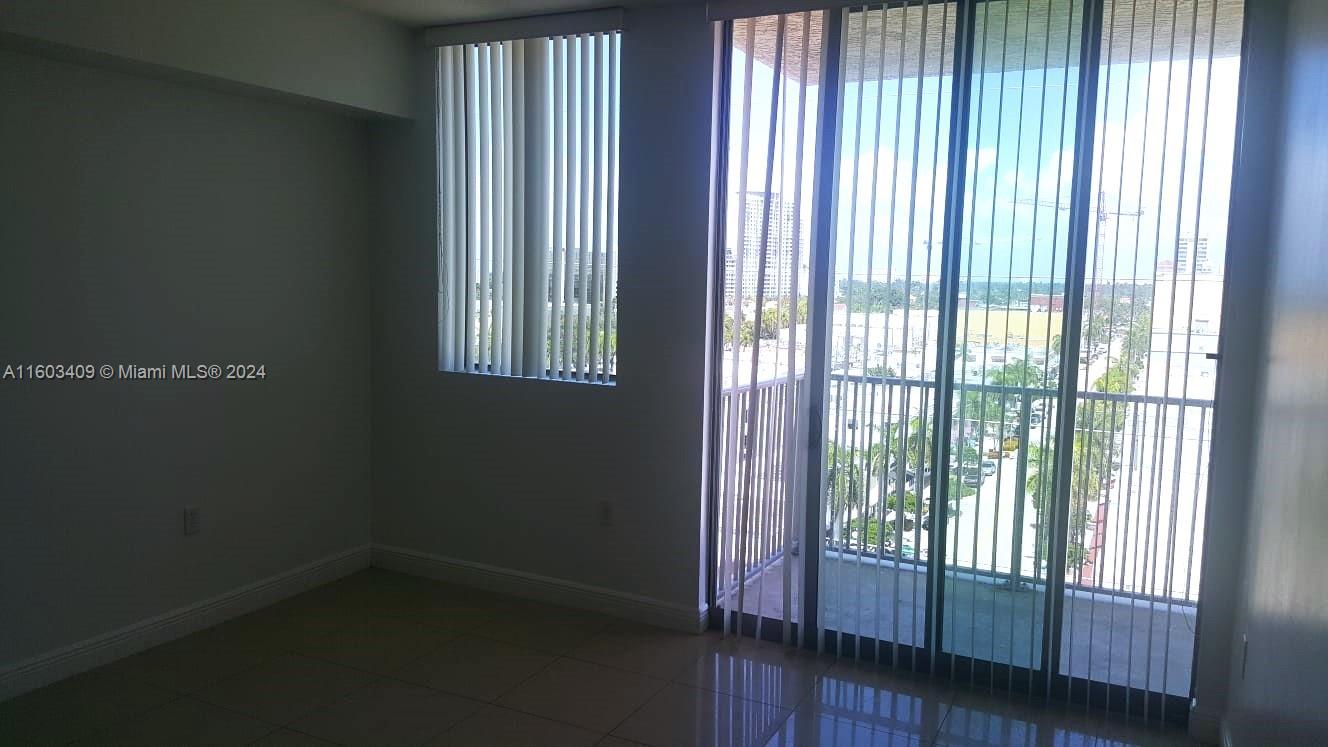 HOLLYWOOD STATION RES CON - Residential Lease