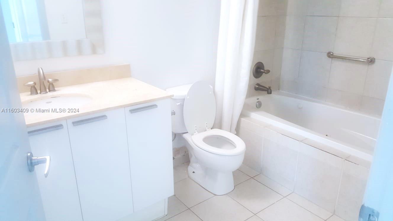 HOLLYWOOD STATION RES CON - Residential Lease