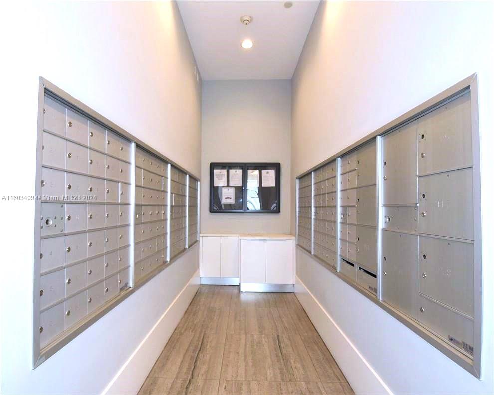 HOLLYWOOD STATION RES CON - Residential Lease