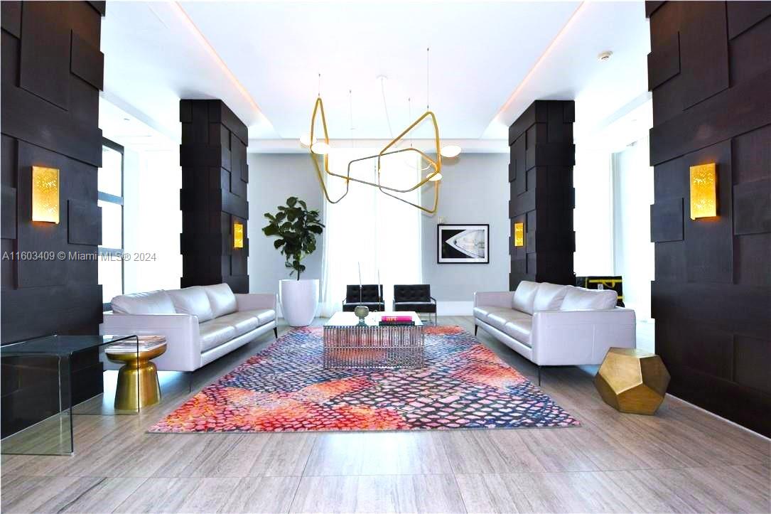 HOLLYWOOD STATION RES CON - Residential Lease